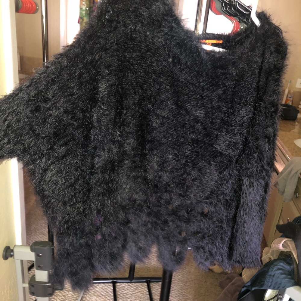 Fuzzy cropped sweater